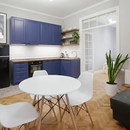 Concierge Flat6 Hoza 3* ורשה